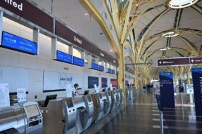联合航空表示可能裁员多达36,000名员工