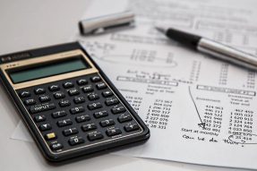 富国银行把重返办公室的计划又推迟两周、至10月中旬