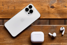 苹果正销售四种不同型号的AirPods，一直在研发“AirPodsLite”
